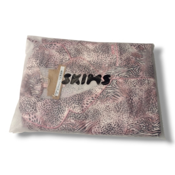 Skims Sleep Long Sleeve Button Up Set - Picture 9 of 13